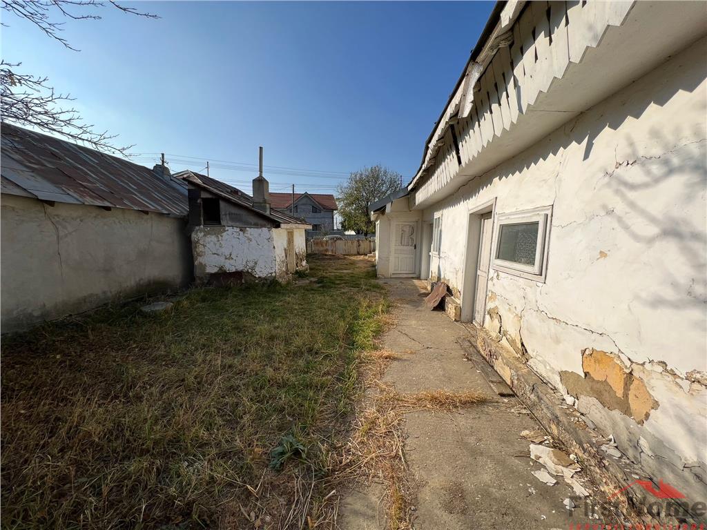 Teren + casa batraneasca de vanzare in Lamotesti , Milcovul
