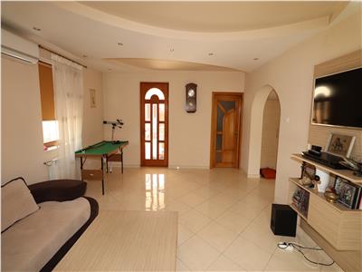 Vila de vanzare zona Obor P+1+M , teren 800mp
