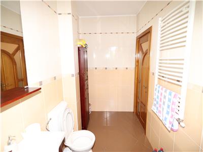 Vila de vanzare zona Obor P+1+M , teren 800mp