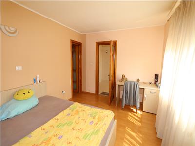 Vila de vanzare zona Obor P+1+M , teren 800mp