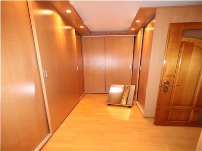 Vila de vanzare zona Obor P+1+M , teren 800mp