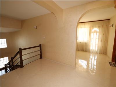 Vila de vanzare zona Obor P+1+M , teren 800mp
