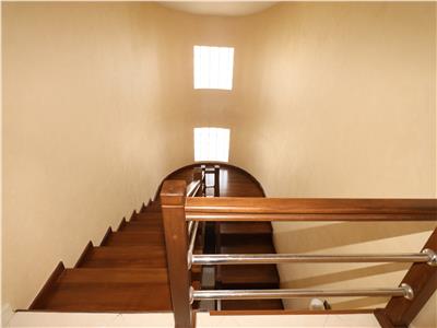 Vila de vanzare zona Obor P+1+M , teren 800mp