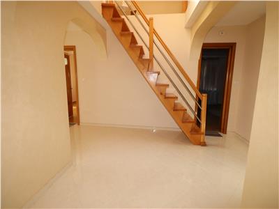 Vila de vanzare zona Obor P+1+M , teren 800mp