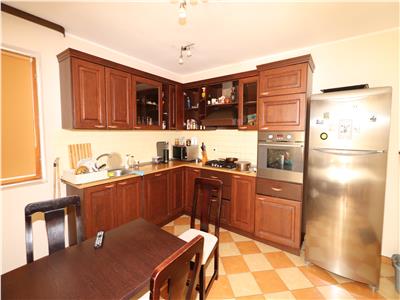 Vila de vanzare zona Obor P+1+M , teren 800mp