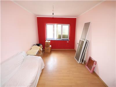 Apartament 2 camere , bdul Unirii, etaj 4/10, zona Capela Militara