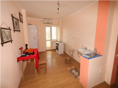Apartament 2 camere , b-dul Unirii, etaj 4/10, zona Capela Militara