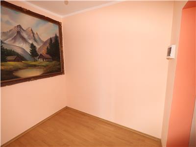 Apartament 2 camere , bdul Unirii, etaj 4/10, zona Capela Militara