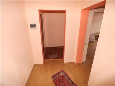 Apartament 2 camere , bdul Unirii, etaj 4/10, zona Capela Militara
