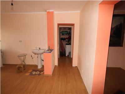 Apartament 2 camere , bdul Unirii, etaj 4/10, zona Capela Militara