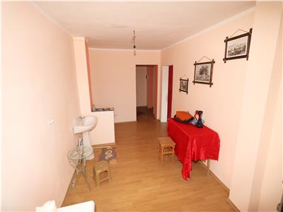 Apartament 2 camere , bdul Unirii, etaj 4/10, zona Capela Militara