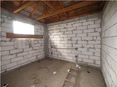 Casa la rosu, zona Onasis, de vanzare