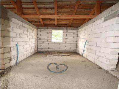 Casa la rosu, zona Onasis, de vanzare