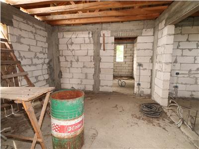 Casa la rosu, zona Onasis, de vanzare