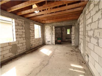 Casa la rosu, zona Onasis, de vanzare