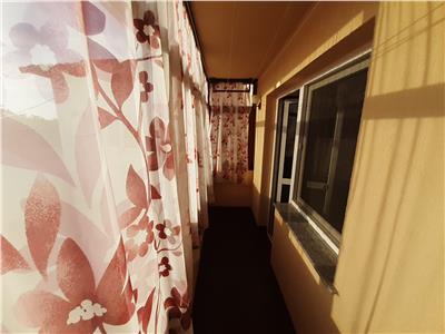 Apartament 3 camere, zona Liceul Economic, de vanzare