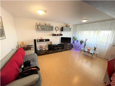 Apartament 4 camere, parter,  zona Sud, de vanzare