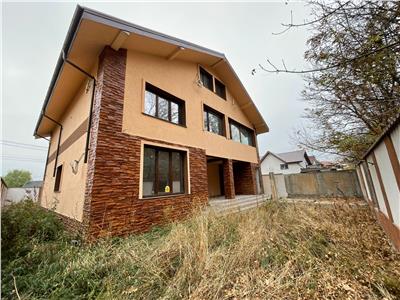 Vila P+1+M de vanzare la poalele Crangului