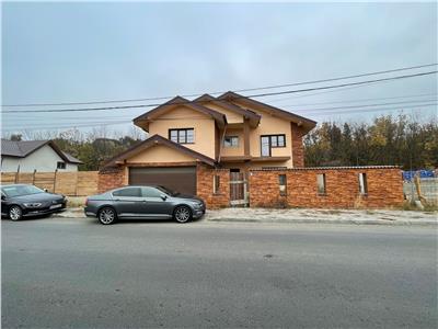 Vila P+1+M de vanzare la poalele Crangului