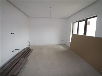 Vila P+1+M de vanzare la poalele Crangului