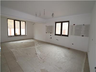 Vila P+1+M de vanzare la poalele Crangului