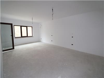 Vila P+1+M de vanzare la poalele Crangului