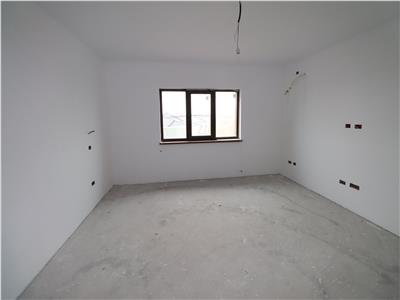 Vila P+1+M de vanzare la poalele Crangului