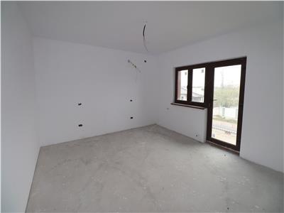 Vila P+1+M de vanzare la poalele Crangului