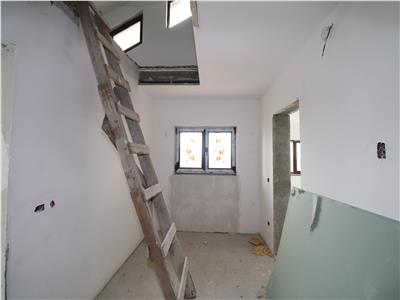 Vila P+1+M de vanzare la poalele Crangului
