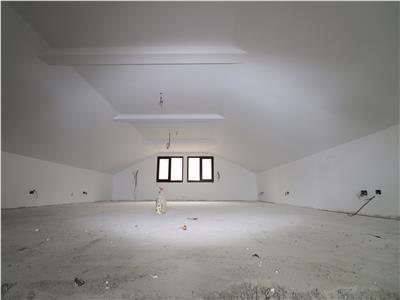 Vila P+1+M de vanzare la poalele Crangului