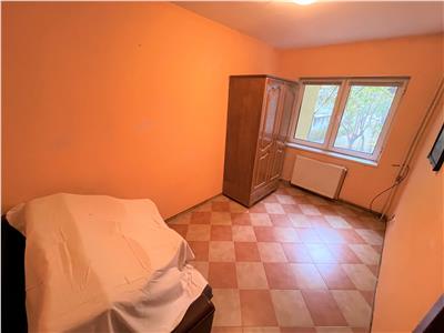 Apartament 3 camere, etaj 1, zona Jandarmerie, CT, de vanzare