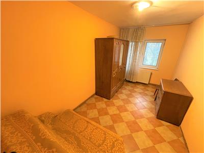 Apartament 3 camere, etaj 1, zona Jandarmerie, CT, de vanzare