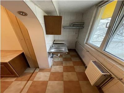 Apartament 3 camere, etaj 1, zona Jandarmerie, CT, de vanzare