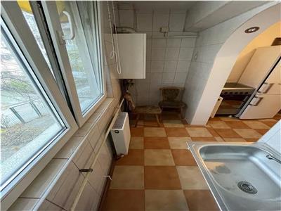 Apartament 3 camere, etaj 1, zona Jandarmerie, CT, de vanzare