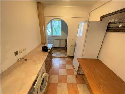 Apartament 3 camere, etaj 1, zona Jandarmerie, CT, de vanzare