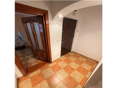 Apartament 3 camere, etaj 1, zona Jandarmerie, CT, de vanzare