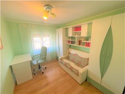 Apartament 4 camere, renovat, mobilat, utilat, CT+AC, etaj 3, zona Sud