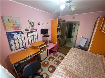 Apartament 4 camere, renovat, mobilat, utilat, CT+AC, etaj 3, zona Sud