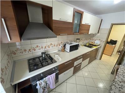 Apartament 4 camere, renovat, mobilat, utilat, CT+AC, etajul 3, zona Sud