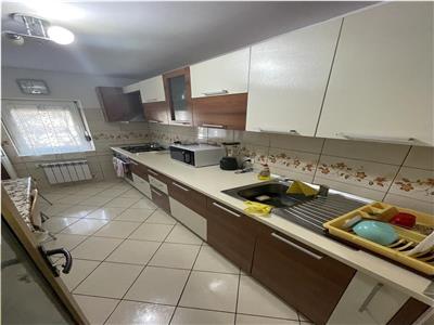 Apartament 4 camere, renovat, mobilat, utilat, CT+AC, etaj 3, zona Sud
