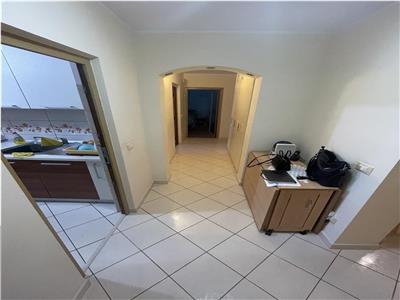 Apartament 4 camere, renovat, mobilat, utilat, CT+AC, etaj 3, zona Sud