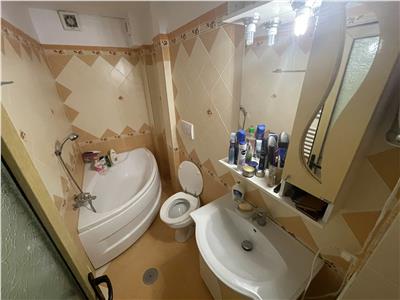 Apartament 4 camere, renovat, mobilat, utilat, CT+AC, etaj 3, zona Sud