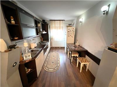 Apartament 3 camere, zona Centrala, parter, renovat si mobilat