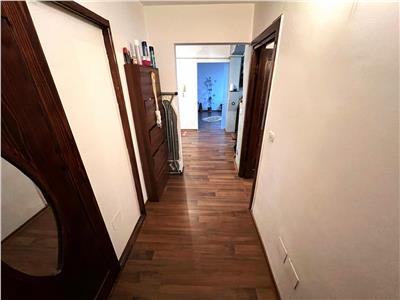 Apartament 3 camere, zona Centrala, parter, renovat si mobilat