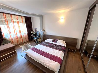 Apartament 3 camere, zona Centrala, parter, renovat si mobilat