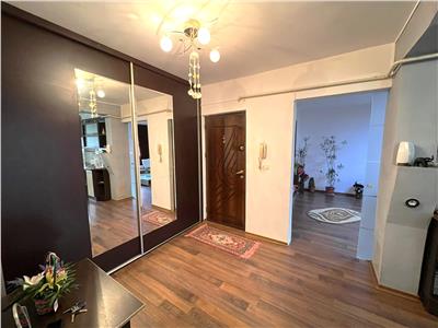 Apartament 3 camere, zona Centrala, parter, renovat si mobilat