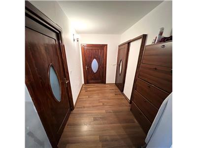 Apartament 3 camere, zona Centrala, parter, renovat si mobilat