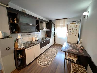 Apartament 3 camere, zona Centrala, parter, renovat si mobilat