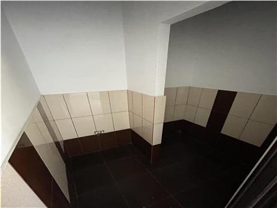 Spatiu Comercial stradal,500 mp,3,80 v, P+E1, zona Scoala 7