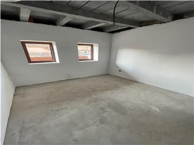 Spatiu Comercial stradal,500 mp,3,80 v, P+E1, zona Scoala 7
